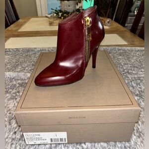 BCBG - OLY127HB - Burgundy - Cow Leather - Size 7 - Never Worn